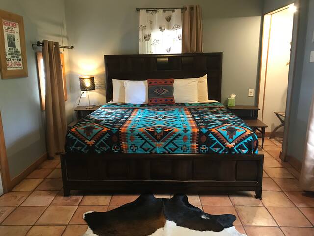 The Willie Room - Hotel Kitsmiller