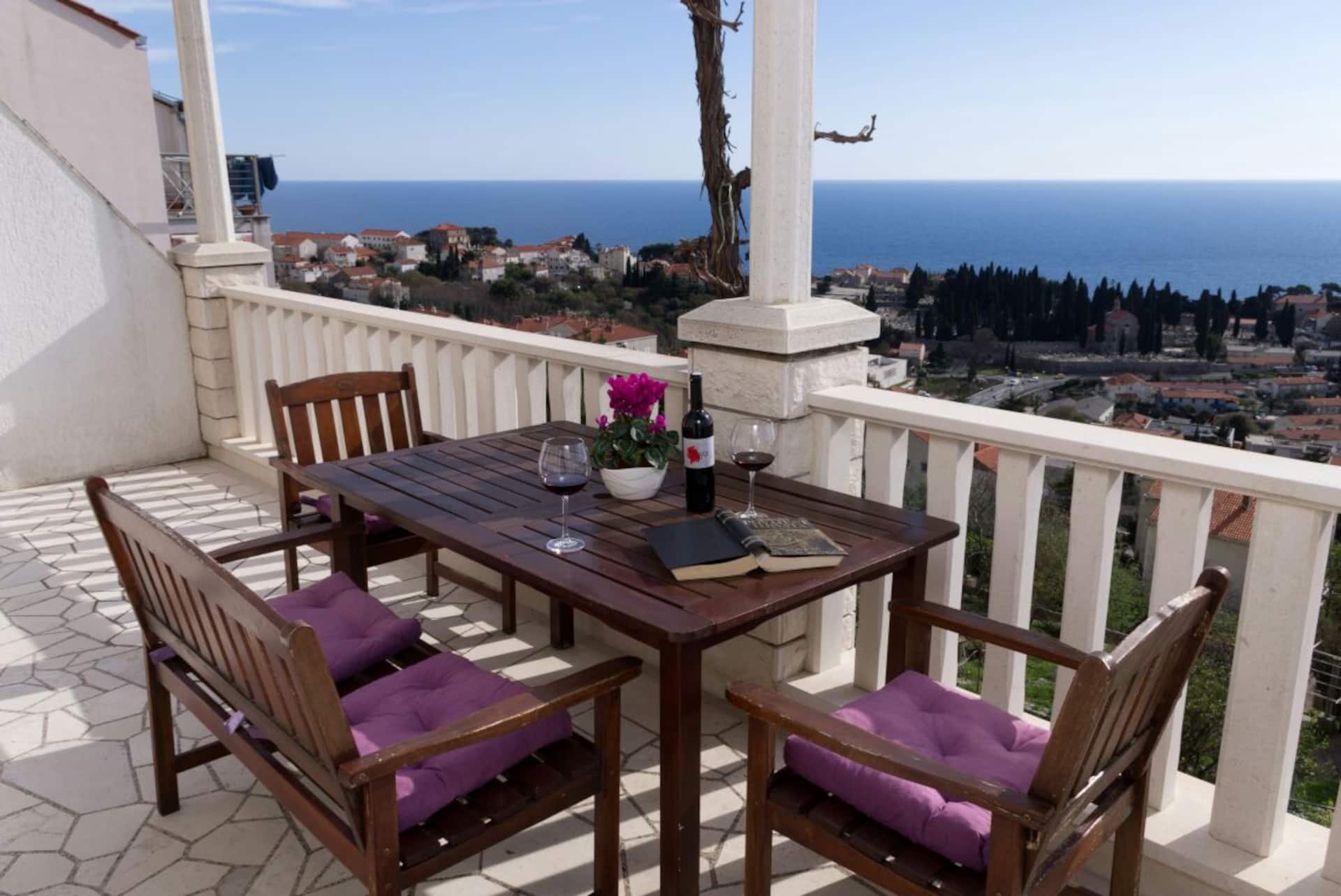 Apartment Sun for 5 with sea view