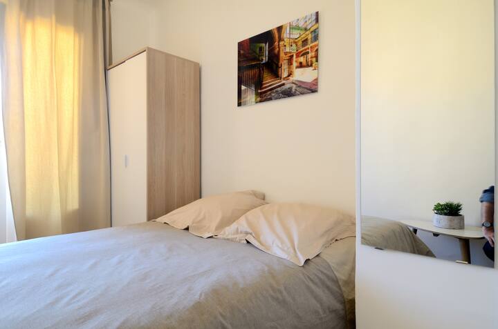 Udobna spavaća soba 