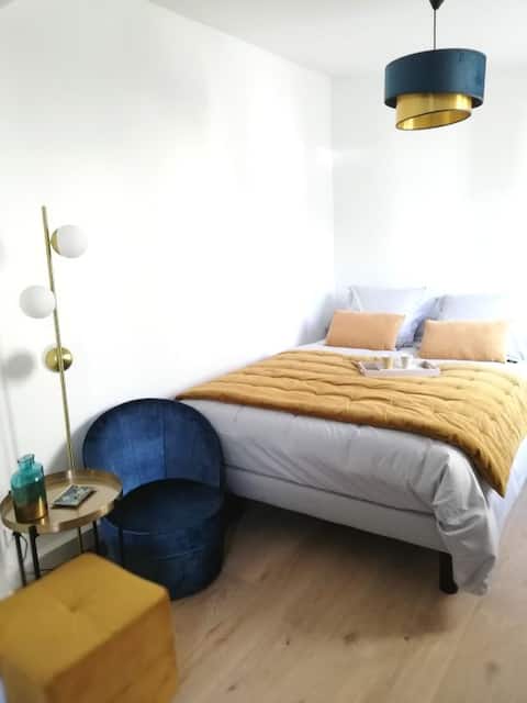 Lovely Tiny House with garden near Metro Station