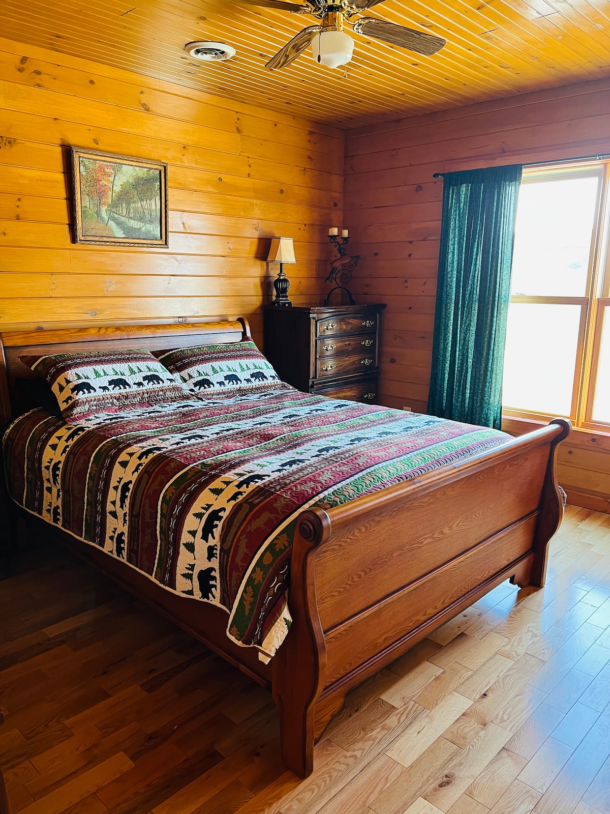 חדר אורחים 1 עם מיטת קווין סייז