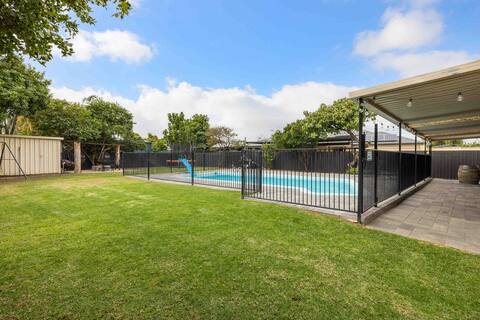 Family Oasis Retreat with pool