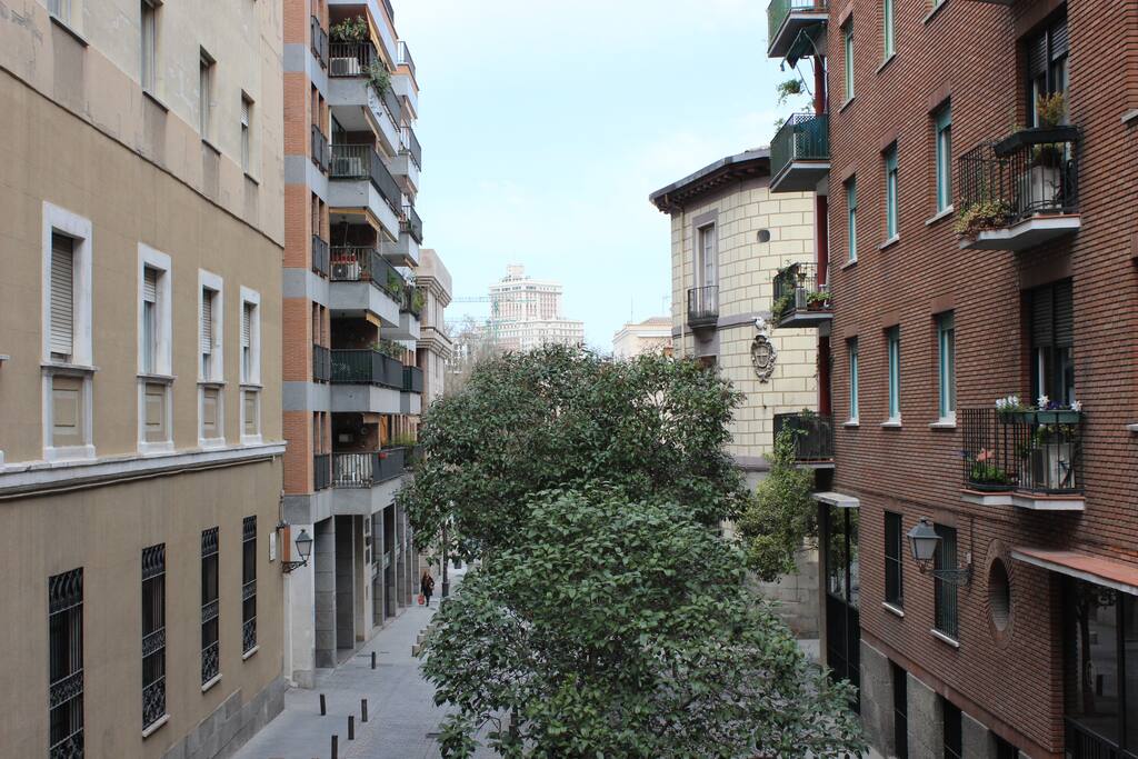 Vistas a Zona Plaza de Oriente y edificio de la Plaza de España