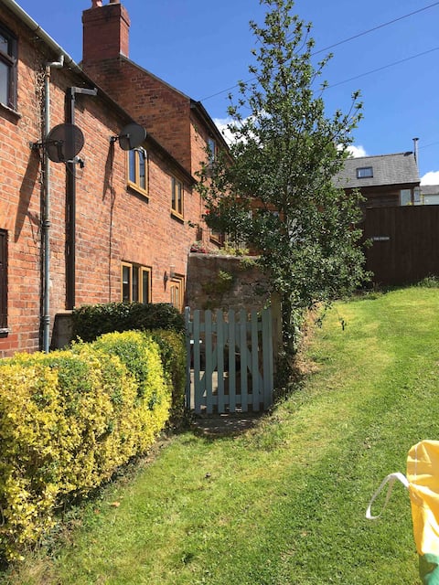 Woody Nook Cottage, Montgomery, Powys
