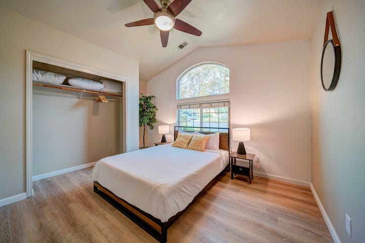 Dormitorio 3: Amplios techos altos para garantizar una cómoda estancia. 