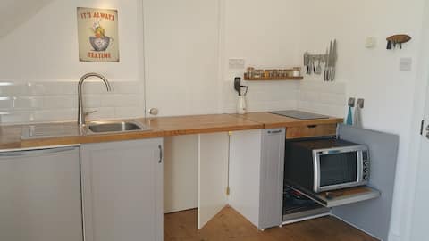 Top Airbnb: Cosy beach studio with sea views in Mortehoe