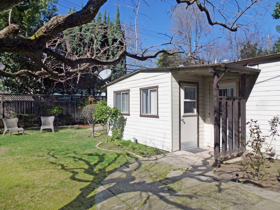 The guest cottage studio has its own entrance via our backyard.