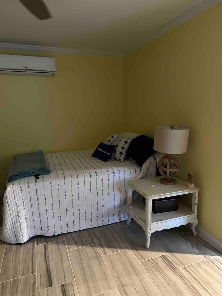 سريران في هذه الغرفة. 