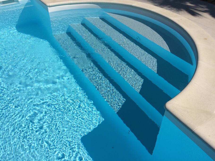 Magnesium cleaned zwembad beter voor huid, haar en ogen