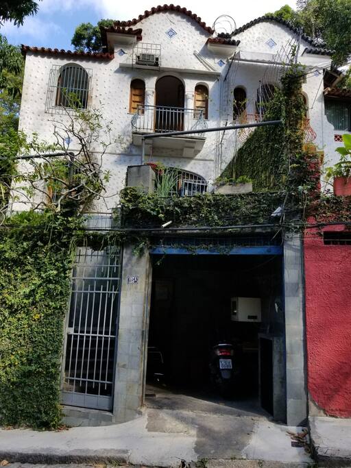 A parte de frente da casa