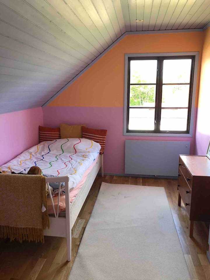 חדר שינה 2 עם מיטת יחיד