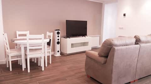 Top Airbnb: Centrally located, garage, La Arena neighborhood, beach, 6 people in Gijón / Xixón