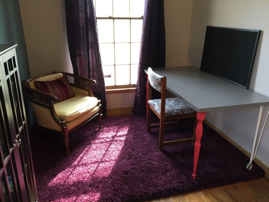 Reading/office area in this bedroom
