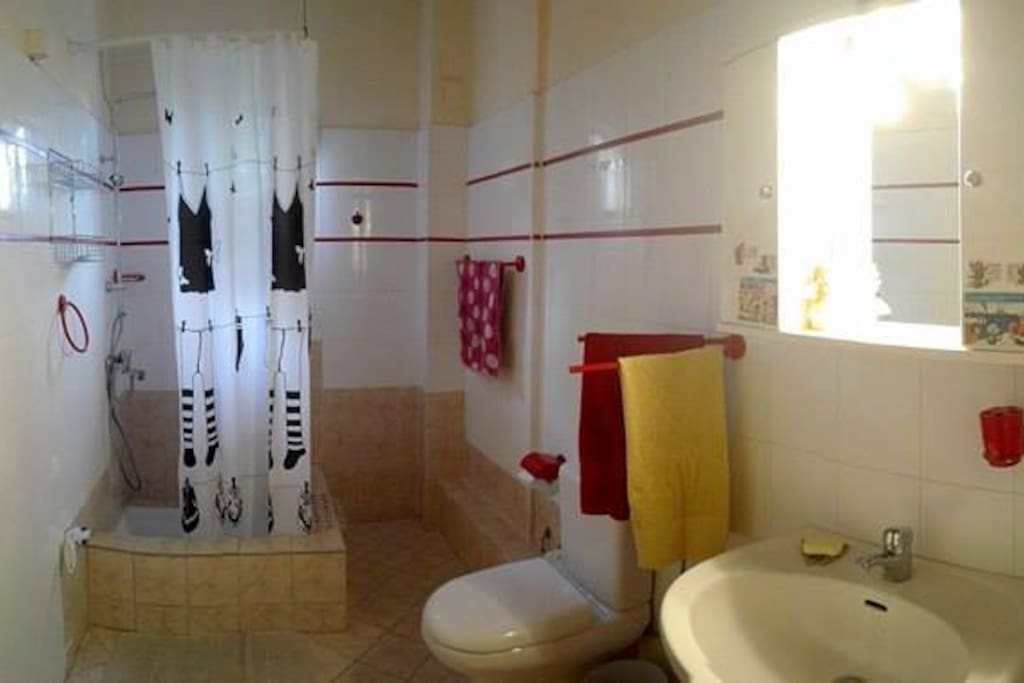 1rst bathrooom