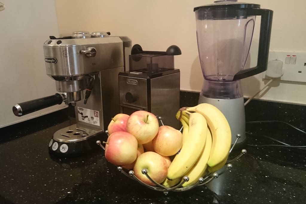 equipped kitchen with coffee machine