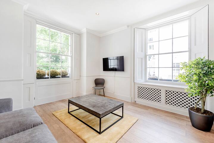 Stylish 2 bedroom flat in Knightsbridge gallery image 3