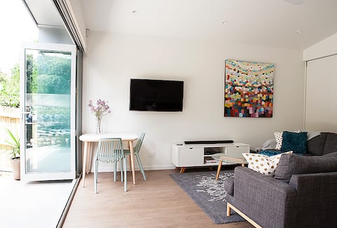 Top performing Airbnb: Guest House in bush setting with use of pool in Chatswood