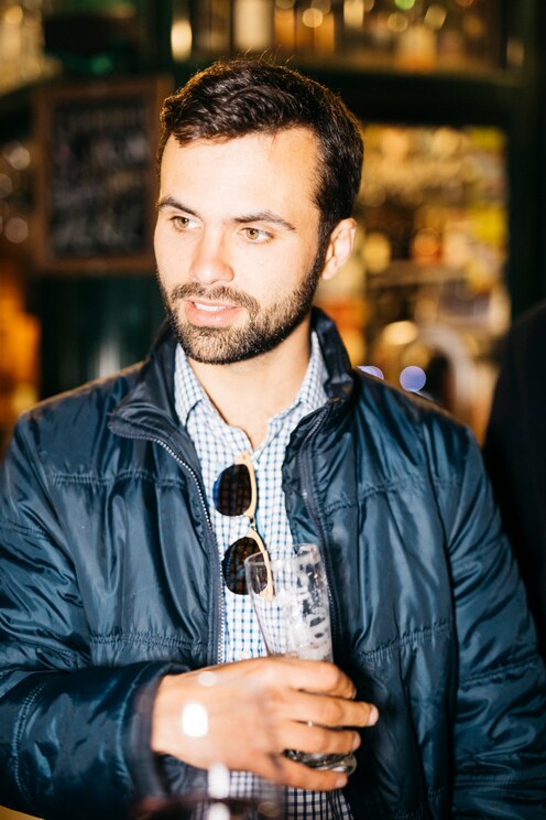 Show full-screen, host-provided image