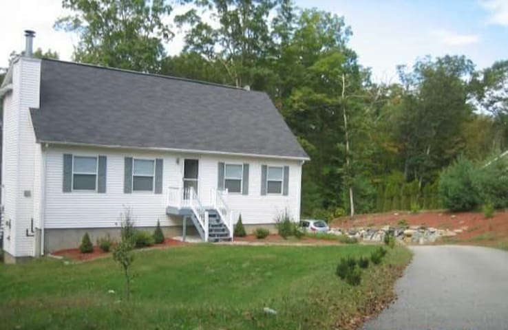 ★ Quiet, comfy bedroom near UCONN ★
