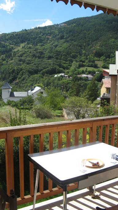 2 balconies with good views