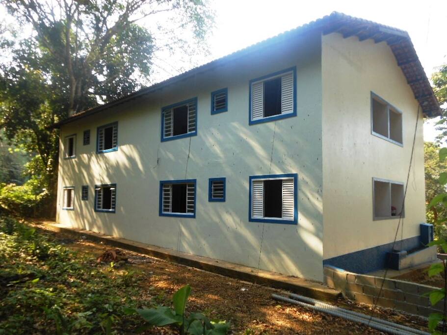 Prédio em estilho colonial composto de dez chalés (Flat).