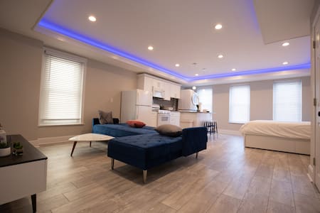 2020 All New modern studio with brunch.