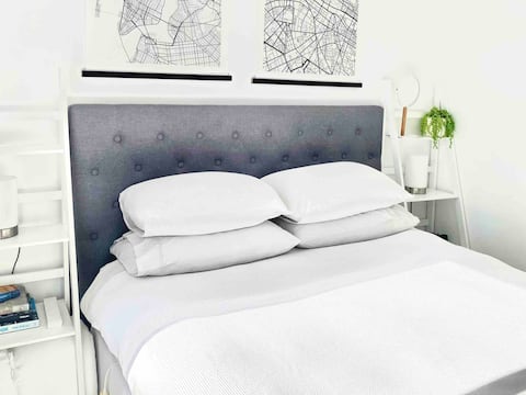 Freestanding cosy studio with ensuite bathroom