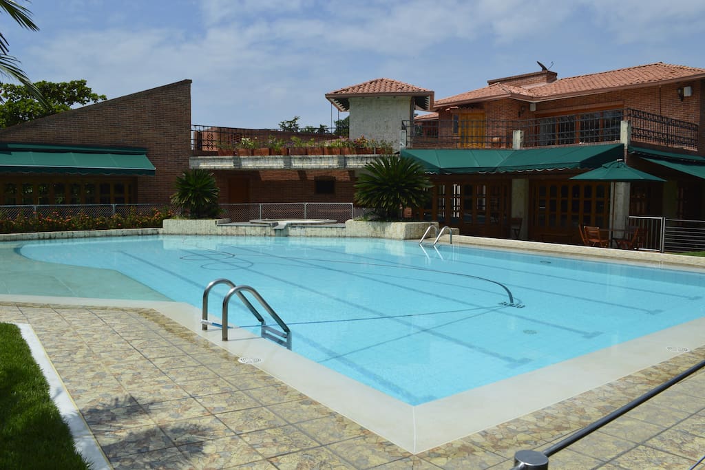 Pool & Jacuzzi