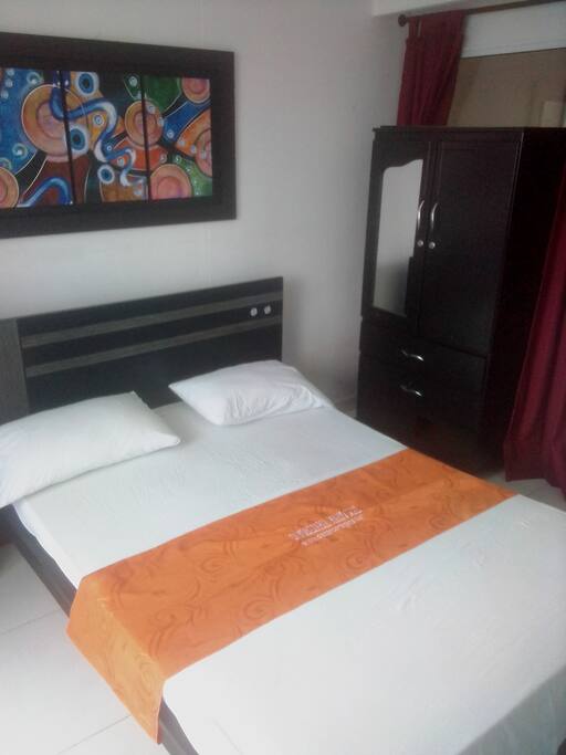 2/7 cama matrimonial, espejo y closet