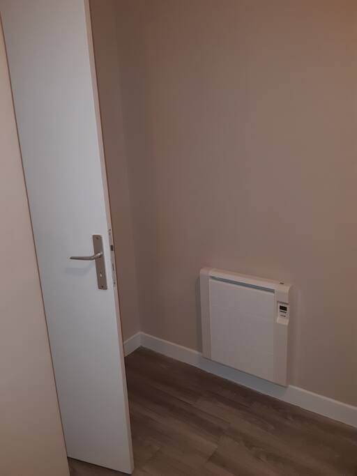 Chauffage, vous pouvez augmenter où baisser la température bouton +où - après ok
Ne pas couvrir le radiateur avec serviette