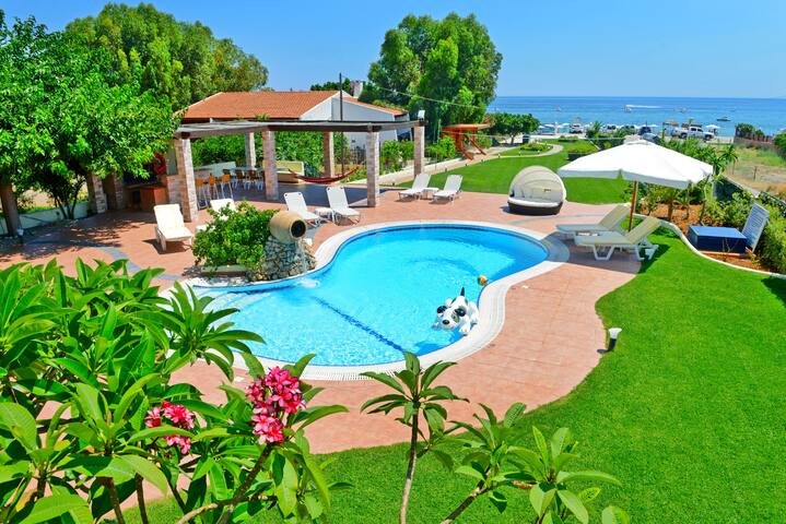 “villa-angelina” Seafront Villa with Private Pool. gallery image 2
