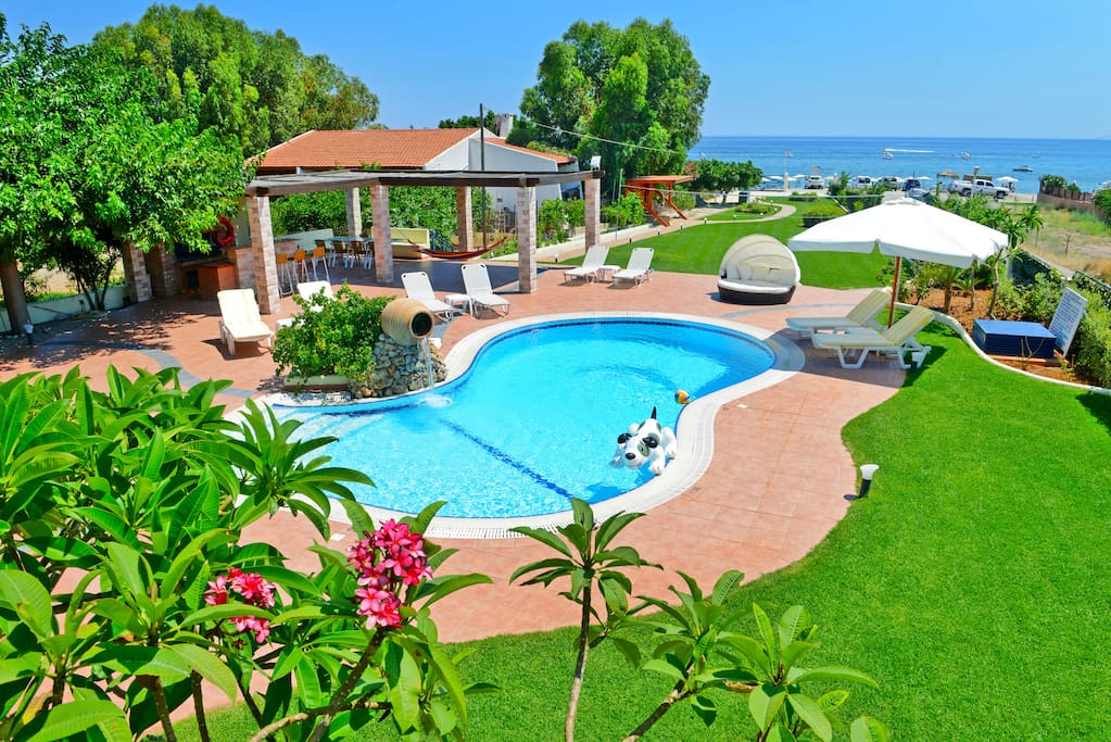 Pool & gazibo area