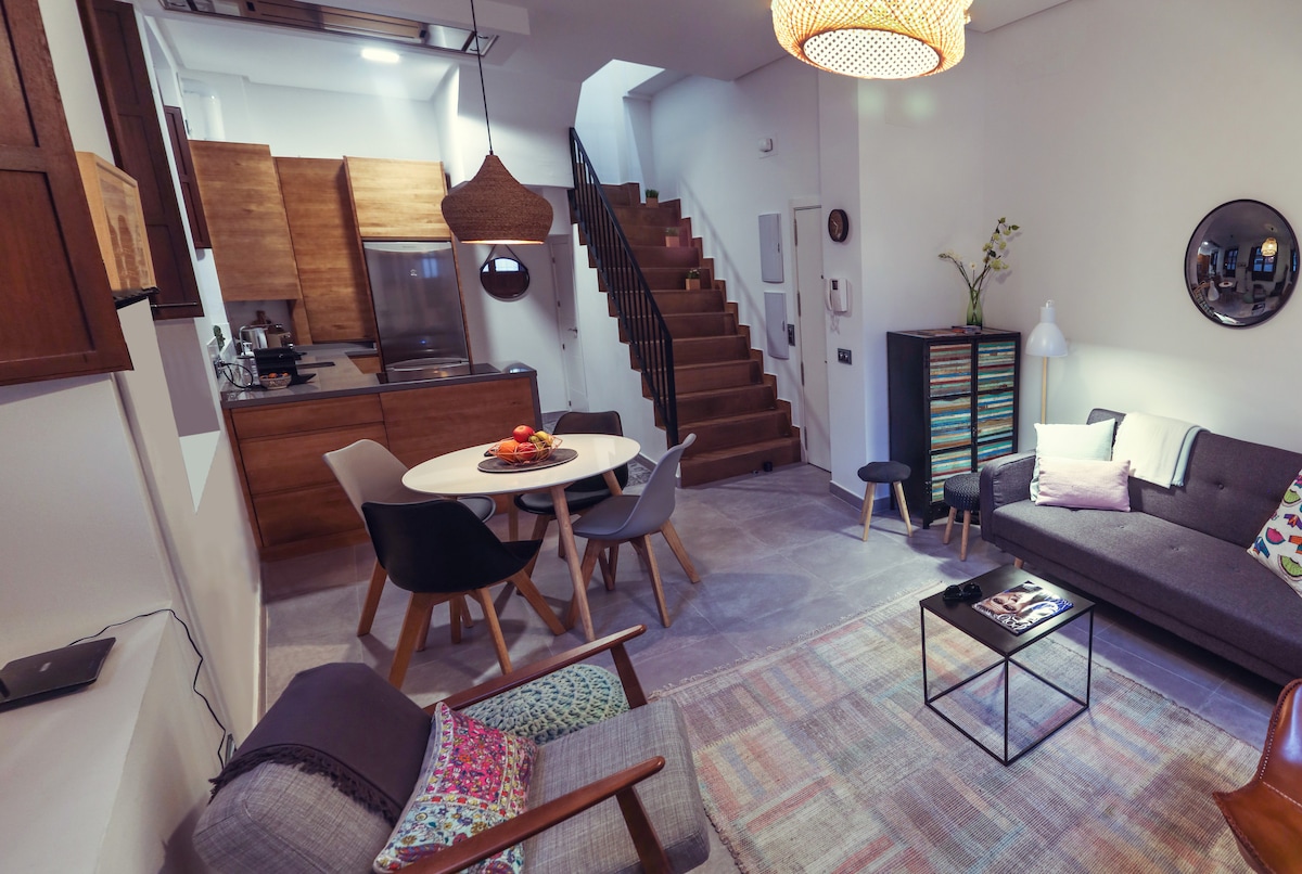 Top performing Airbnb: Luxe design duplex 100 m² in historic center in San Bernardo
