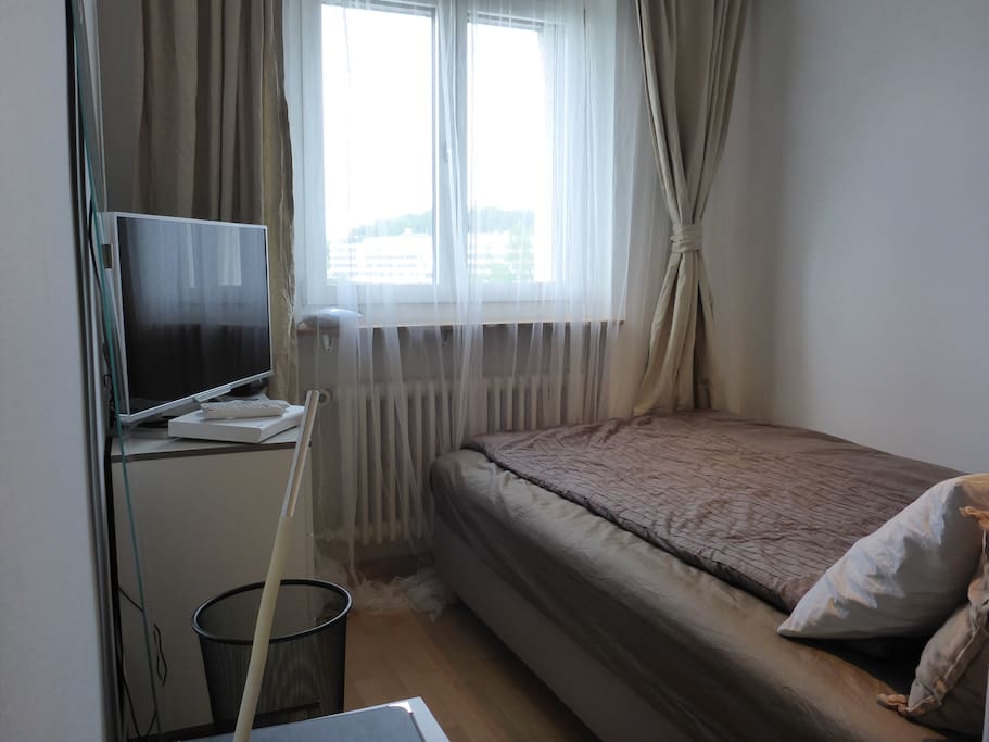 nice & bright room with modern furniture/helles und freundliches Zimmer mit moderner Ausstattung