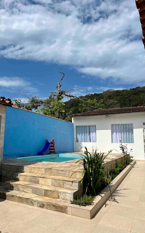 Casa 2 bedrooms and 2 suites, 300m from the beach.