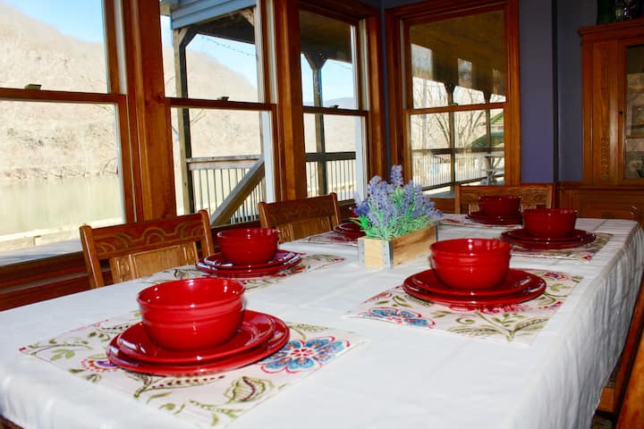 The RiverBend | 5Br2Ba, Huge Porch, NRG Riverfront