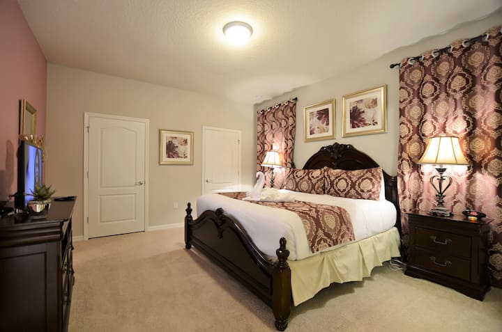 Glavni apartman na prvom katu s ugrađenom kupaonicom