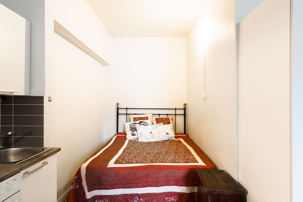 XXL King bed with 6 mattres.
