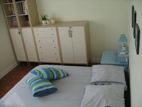 chambre privée dans résidence calme.