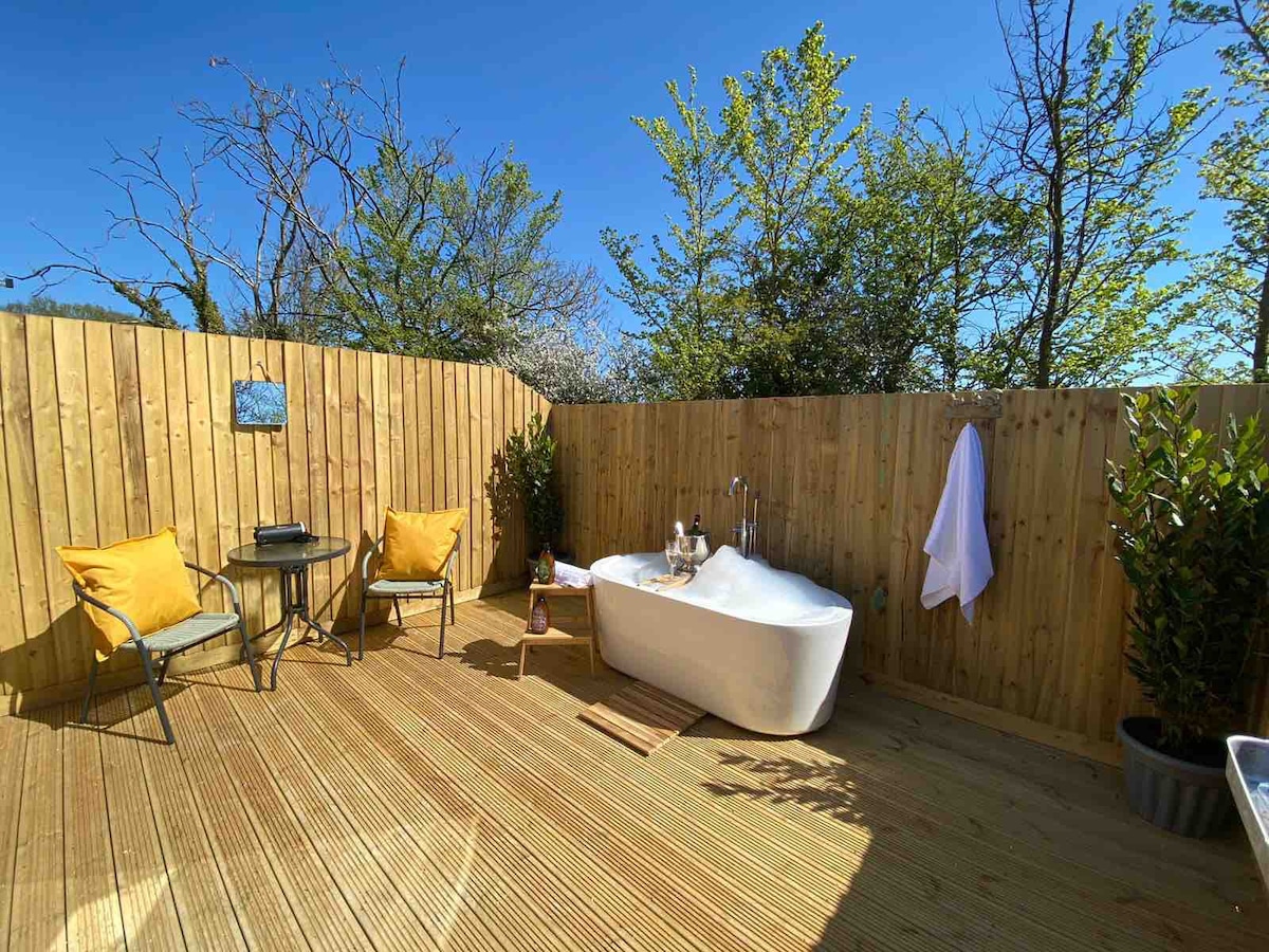 Cardiff Rentals with a Hot Tub - Wales, United Kingdom | Airbnb