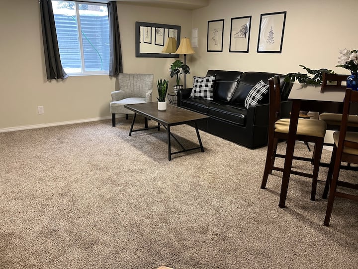 Cozy Midtown Basement Private Apt - カー・ダレーン, ID
