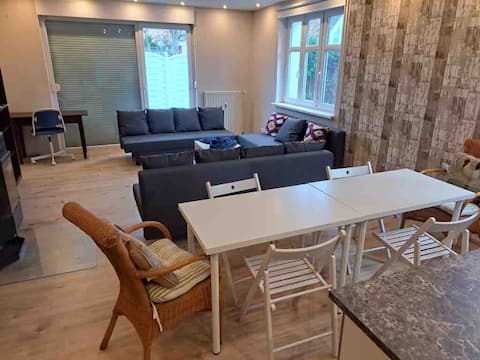 Spacious 100qm apartment with terrace & fireplace