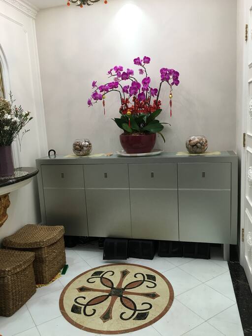 welcoming entry foyer
