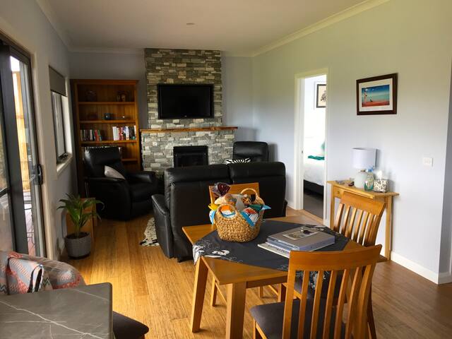 Manna Hill Farm Cottages – Mt Roland View gallery image 3