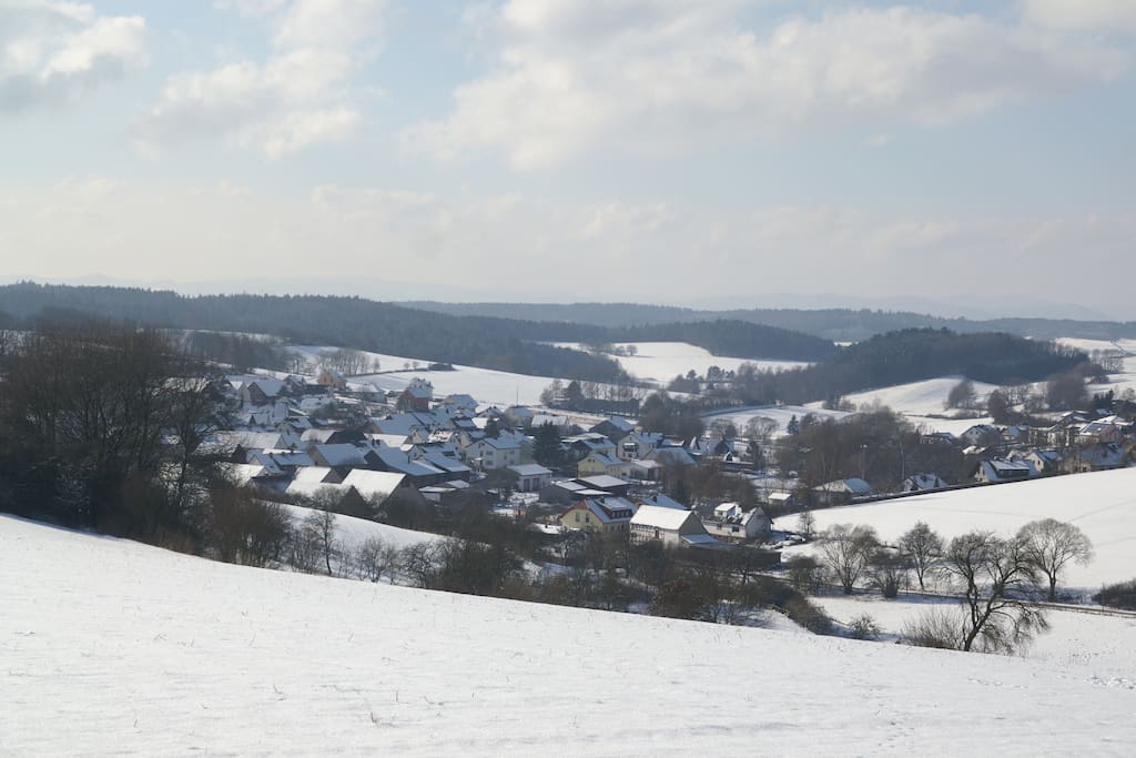 Aussicht auf Spaziergang am Dorfrand