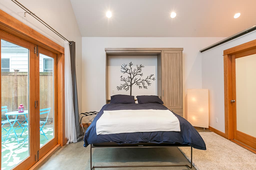Very comfortable queen bed with pillow top mattress.