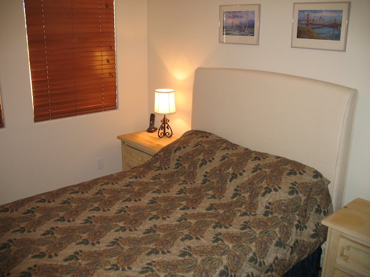 Quarto com 2 camas de solteiro