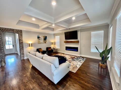 Luxury Home -2KING2bath w/ pool near Lake Charles