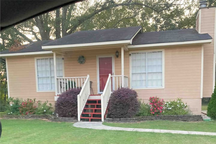 COZY 2BD with Large Backyard