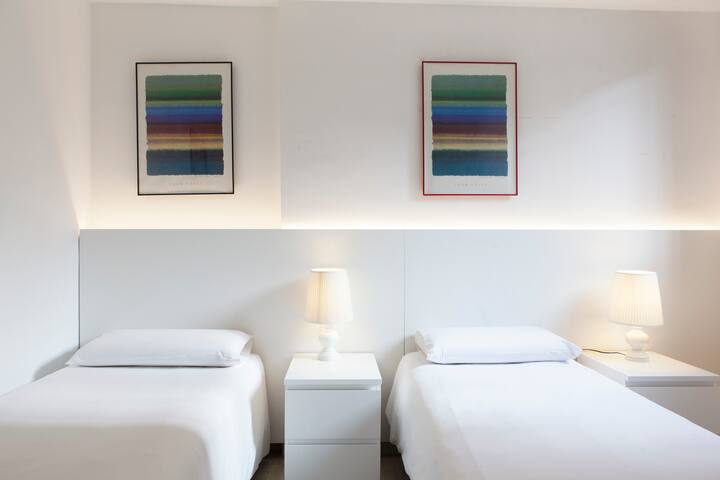 Spacious apartment by Las Ramblas gallery image 4